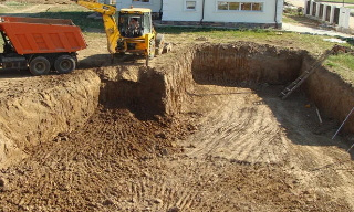 Рытье котлованов под фундамент в Армавире – цена от 2563 руб. за м3 | 2Землекопа-Рмв