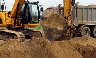 Выкопать яму экскаватором в Армавире от 923 руб. - 2Землекопа-Рмв